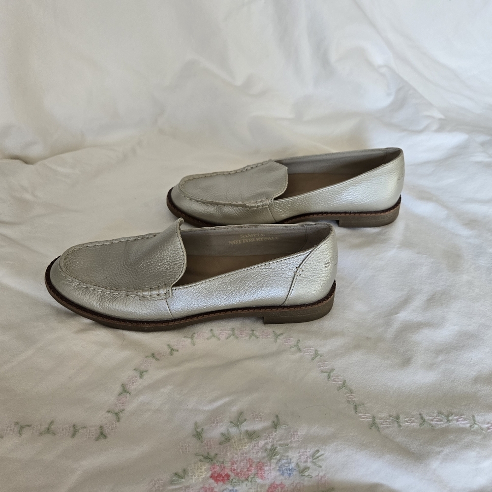 Sperry Women's Silver Loafers Size 6